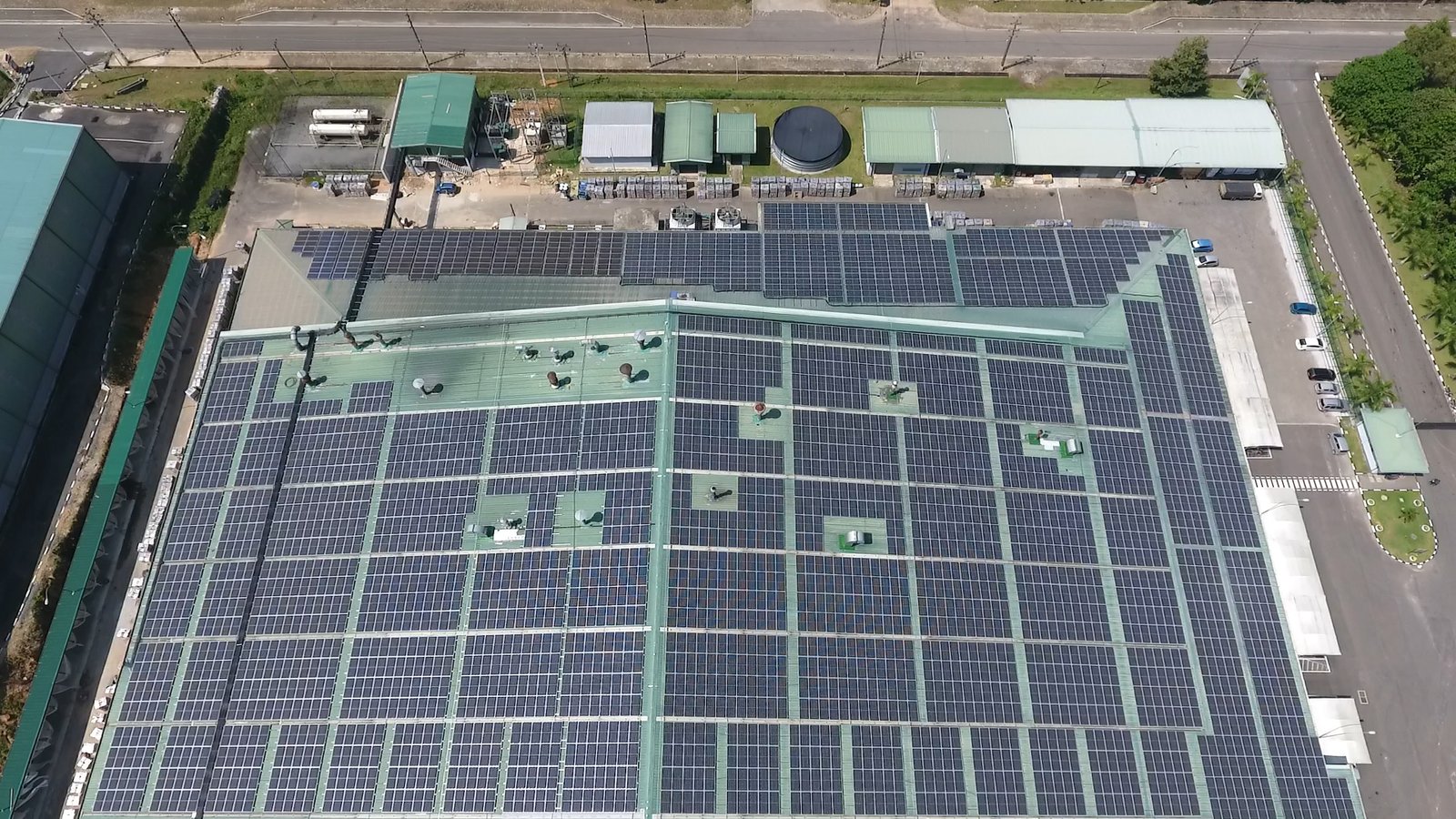 Drone 01.00_02_39_29.Still004