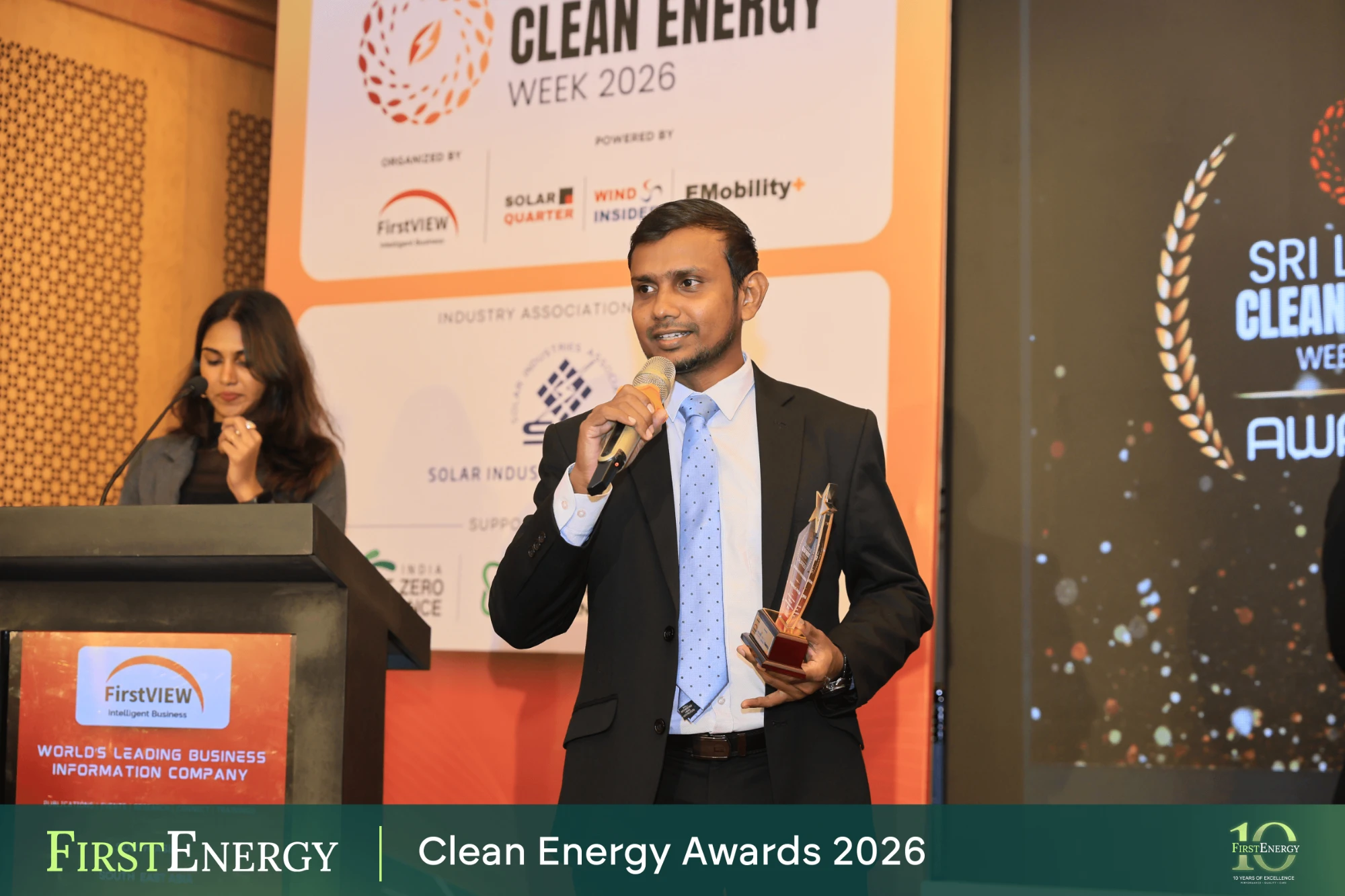 First Energy representative speaking with the BIPV award at Sri Lanka Clean Energy Week 2026
