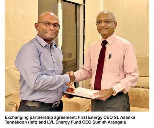 First Energy CEO Asanka Tennakoon and LVL Energy Fund CEO Sumith Arangala exchanging the solar partnership agreement